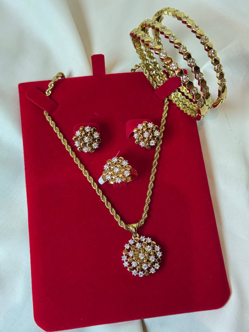 Gold jewelry set with pendant and bangles