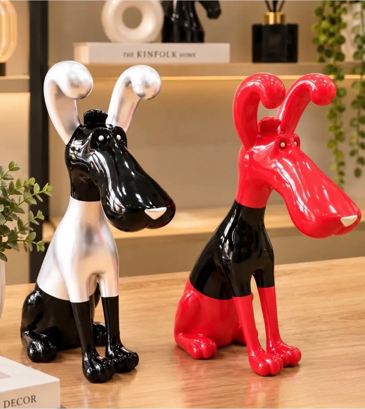 Figurines chiens design noir et rouge