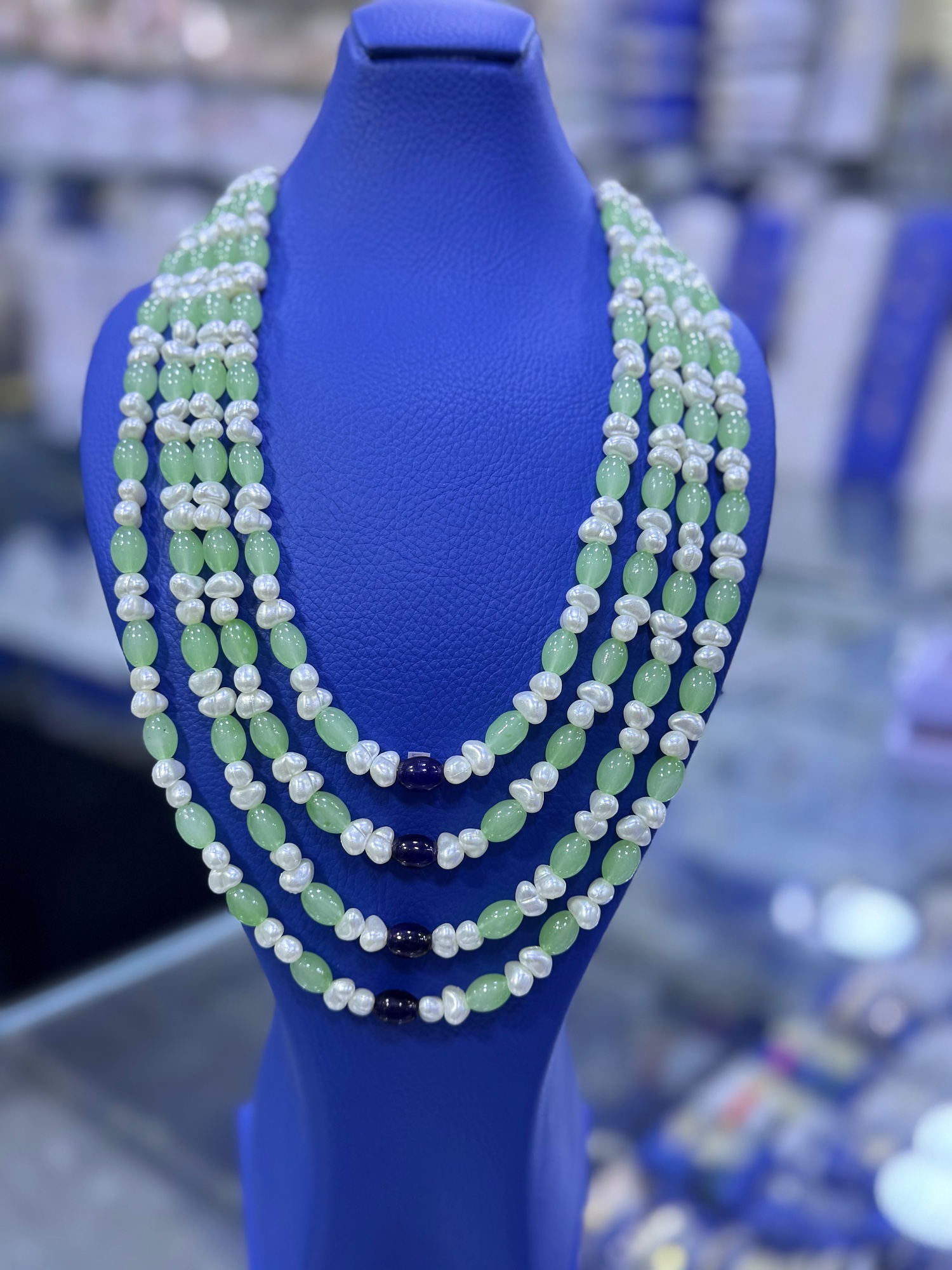 Collier multirangs perles et jade vert